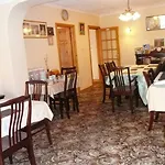 Couette-café The Three Arches 3*