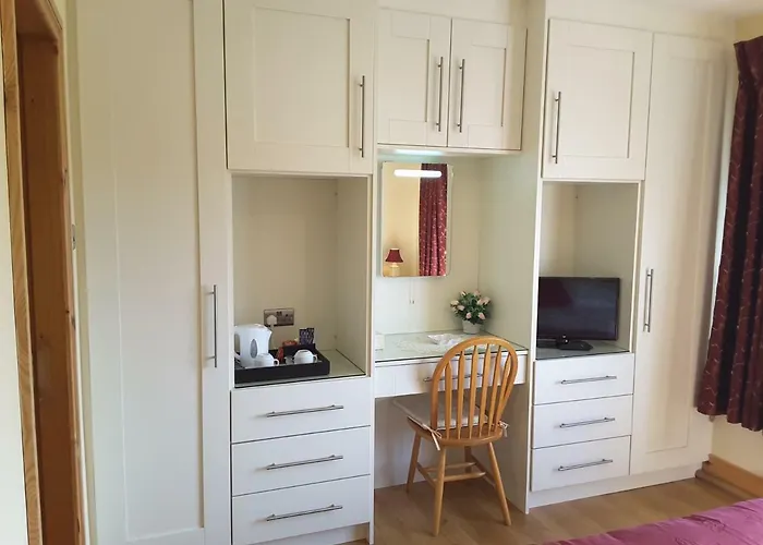 The Three Arches 3* Louisburgh